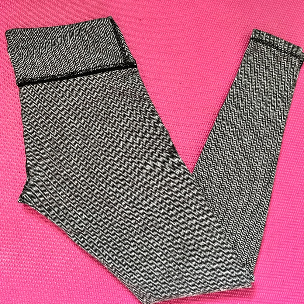 ✨like new Lululemon herringbone wunder under pants size 6